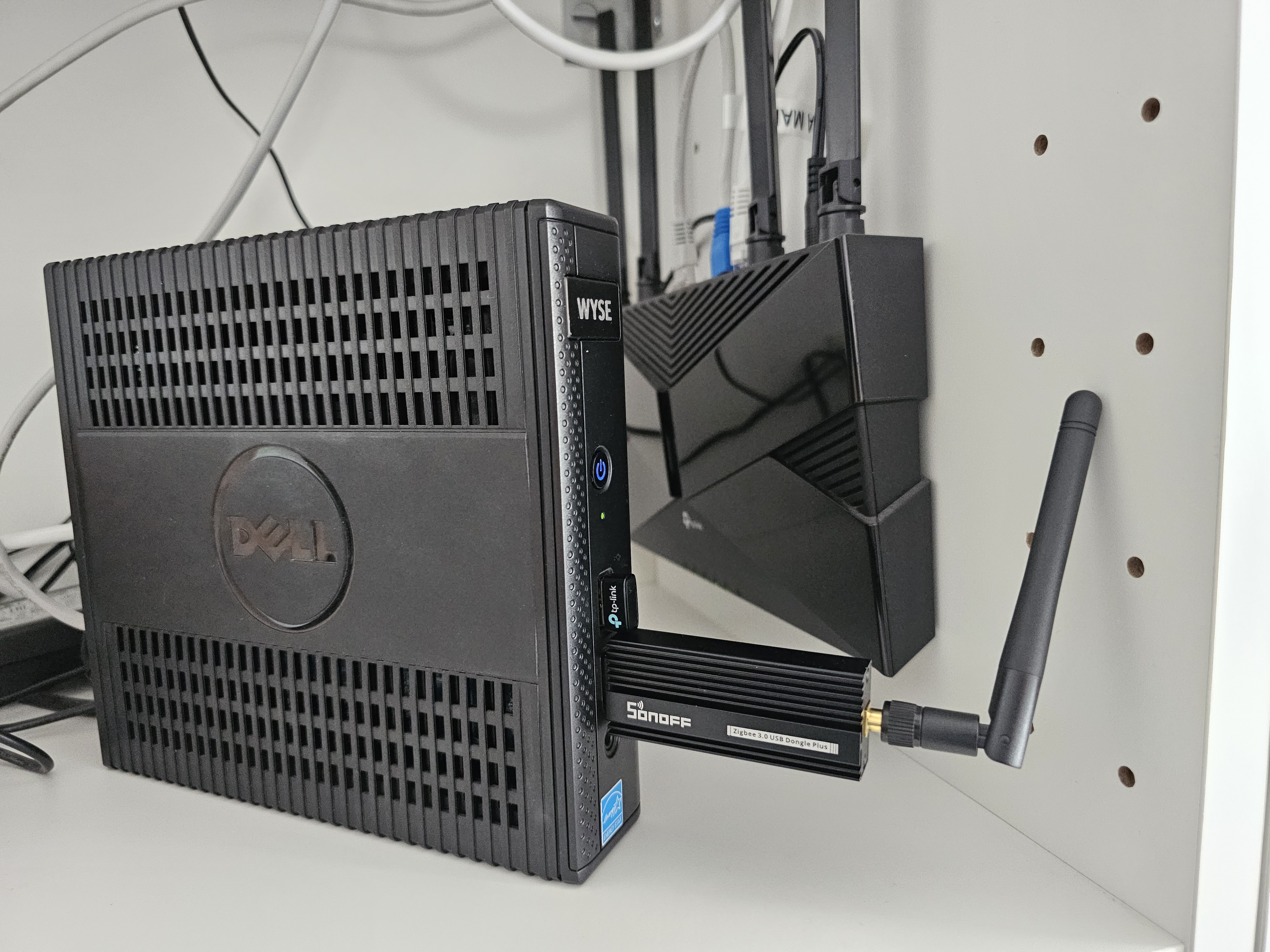 Un server mic si discret pentru casa inteligenta